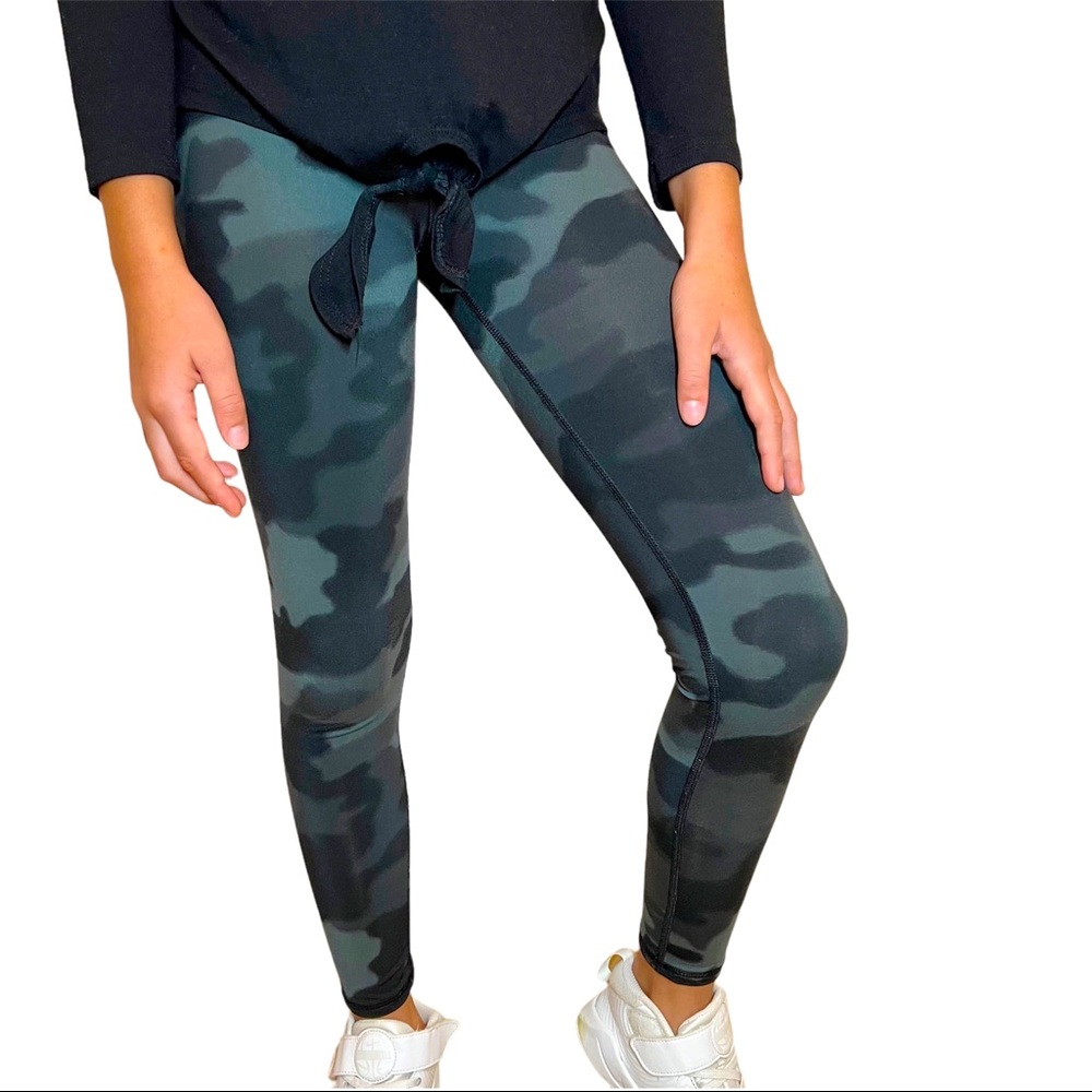 Z by Zella Girls Green/Black Camo Leggings Size S 7/8